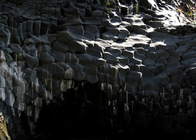 Alcantara hexagonal stone - Sicily