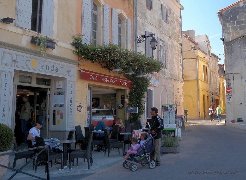 Walking through the streets of Arles - France 