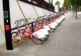 Explore and move through Barcelona by rent a bike