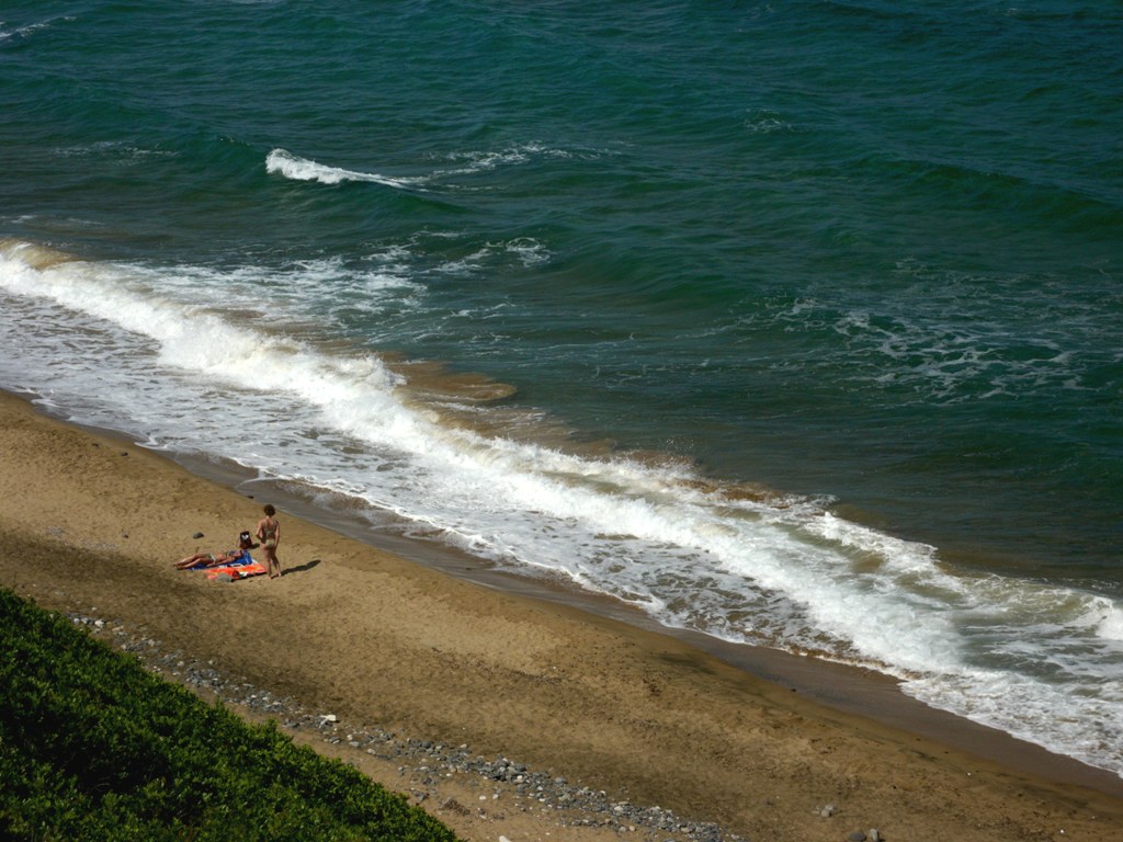 The soft sands and turquoise waters make Scivu beach in Costa Verde perfect place for families with little childrens