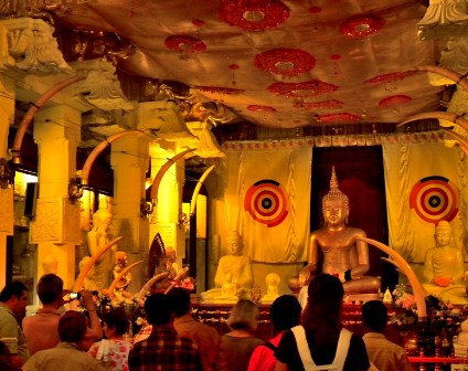 Entrance inside Buddha tooth temple - Kandy - Sri Lanka
