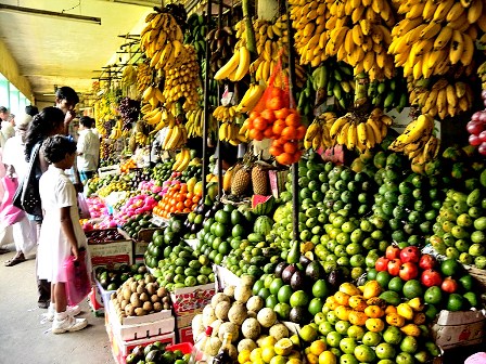 Take a look to lively  Kandy market - Sri Lanka