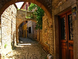 Bale Valle - stone paving mediaval street