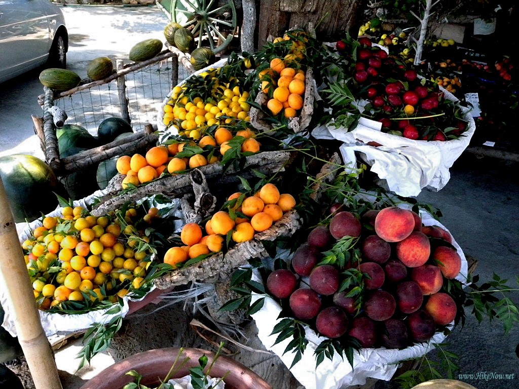 Taste fresh local fruits in Solanas - Sardinia 