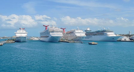 Cruise ships in Nassau - Bahamas vacation 