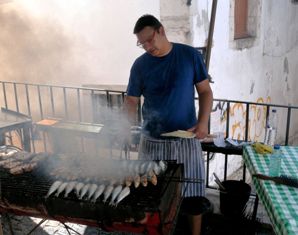 I Lisbon you will mainly find typical country dishes like grilled sardines,