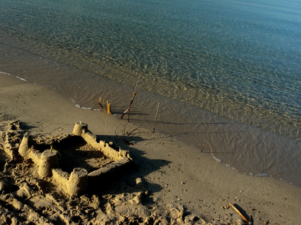 Mugoni beach is a long and sandy beach with a crystal clear water. Quite cold though, with a couple of nice small restourants. It is suitable for family with children as beach lovers