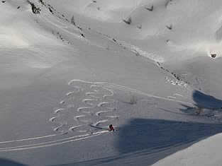 Skiing over north slopes of Visevnik