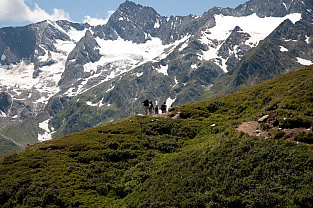 Hiking around Timmelsjoch pass