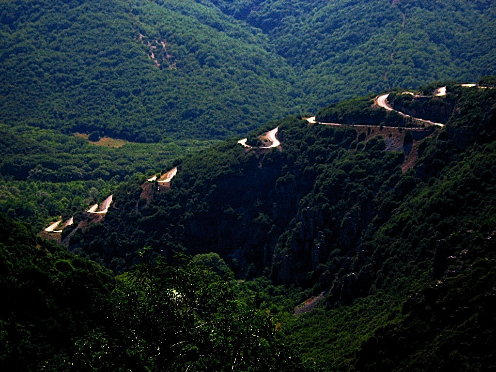 Papingo actually consists of two villages big and small Papingo. The only access road for cars first takes you to Megalo Papingo and a kilometre further to Mikro Papingo - Greece 