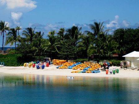 Vacation in Atlantis Bahamas - fun on the beach